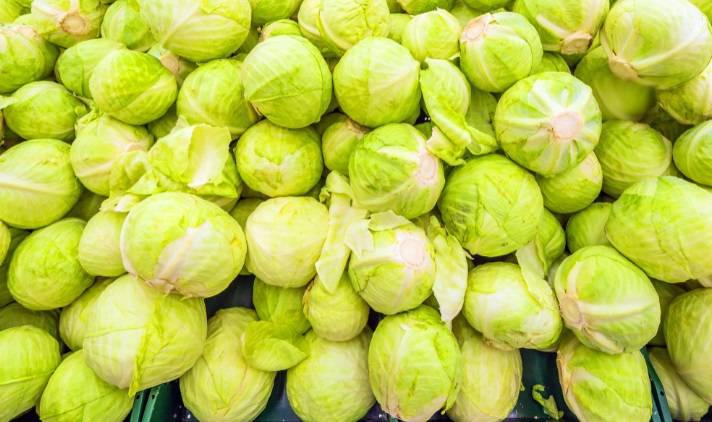 Walka o młodą kapustę w Lidlu! Przewrócone skrzynki, rozsypane warzywa