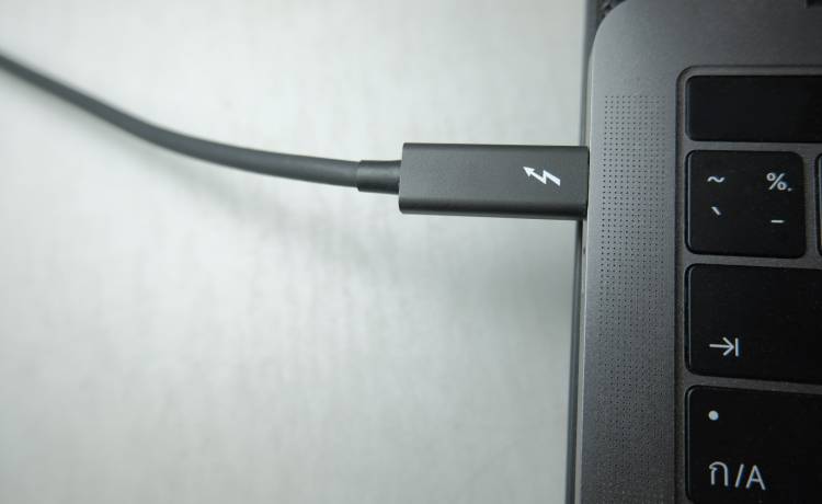 Ponad 800 zł za kabel od Apple. Użytkownikom opadły szczęki