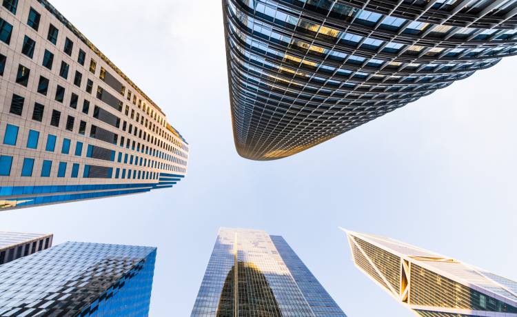 Luksusowy apartamentowiec w San Francisco coraz bardziej się przechyla! [FOTO]                