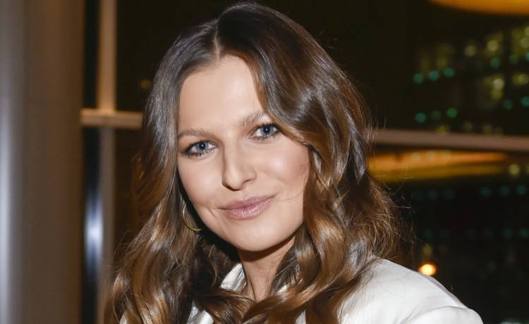 Anna Lewandowska wygrzewa się w bikini. Luksusowe wakacje na jachcie z mężem i córkami [FOTO]