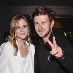 Antek Królikowski już po ślubie?! Opublikował zdjęcie z ukochaną. Ona w sukni ślubnej, on we fraku