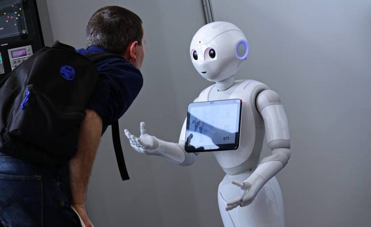 Roboty z kamerami będą jeździć wśród ludzi po chodnikach