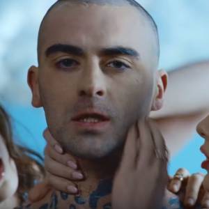 Quebonafide ściągnął sztuczną skórę! Nowy teledysk ujawnia wszystko