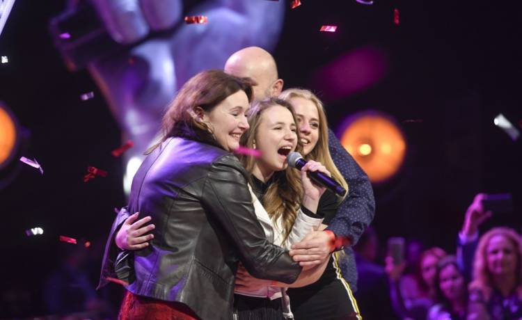 Zwyciężczyni "The Voice Kids 2" jest nieuleczalnie chora. Ania Dąbrowska: "Muszę szybko spełniać marzenia"
