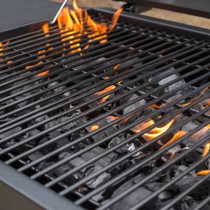 Czyszczenie grilla węglowego. Jak wyczyścić uporczywy brud? Sprawdź proste, domowe sposoby