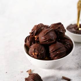 Masz w kuchni te 3 składniki? W 10 minut zrobisz proteinową przekąskę bez pieczenia