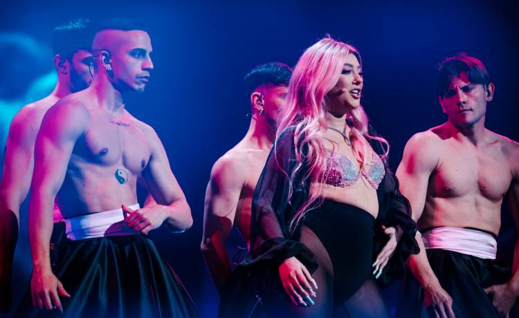 Eurowizja 2022. "Niestosowny strój" albańskiej wokalistki i skandaliczny wpis 