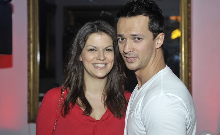 Skóra i nagie ramiona! Ukochana Rafała Cieszyńskiego w dopasowanym kombinezonie. Alżbeta Lenska wyjawiła swój "sekret"!