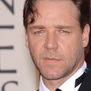 Russell Crowe podzielił się druzgocącą widomością. Jego ojciec zmarł w samolocie
