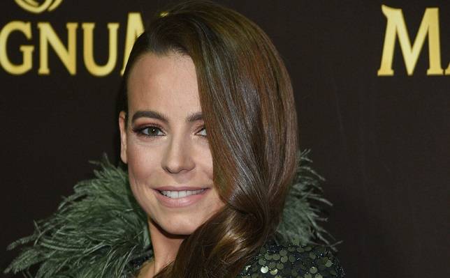 Anna Mucha w stroju podkreślającym biust. Internauci nie wiedzą, gdzie podziać wzrok. "Petarda"