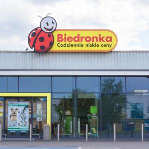 Biedronka otwarta do 2 w nocy. Sieć sklepów wydłuża swoje godziny pracy