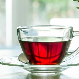 Czerwona herbata rewelacyjnie wpływa na organizm! Pić codziennie, a efekty cię zaskoczą
