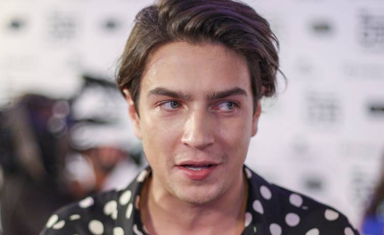 Tak śpiewa Nikodem Rozbicki. Aktor w niecodziennym wydaniu! [WIDEO]