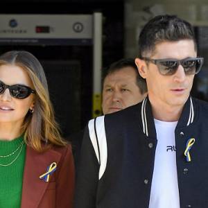 Robert Lewandowski pochwalił się rodzinnym kadrem! "Siostra i żona podobne do siebie"