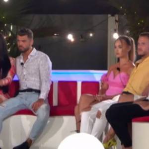 "Love Island 4". Uczestnicy znali się wcześniej? Fani programu nie mają wątpliwości. Przedstawiają dowody