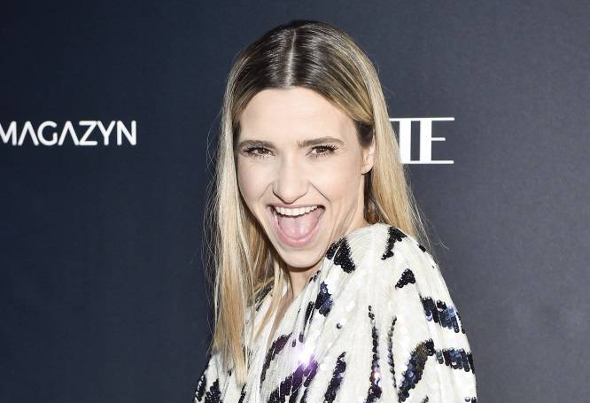 Joanna Koroniewska pozuje w bikini. Aktorka chwali się dekoltem: "Całkiem nienadmuchana"                                           