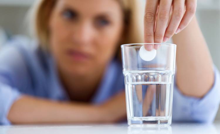 Popularny lek na przeziębienie wycofany z rynku. GIF ostrzega