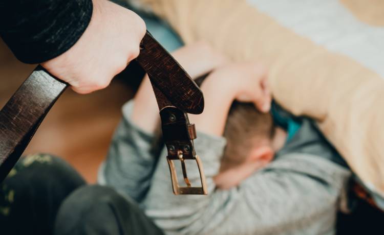 11-latek ofiarą przemocy domowej. Zapłakany błagał o pomoc obcych ludzi