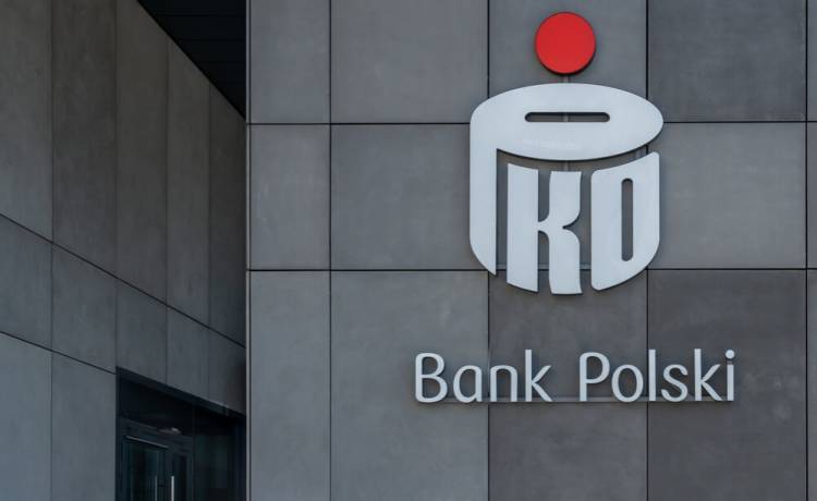Komunikat banku PKO BP, fot. Shutterstock