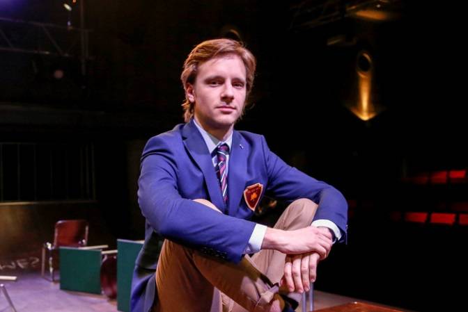 Maciej Musiał zmienia styl? Kolczyk, zarost, skórzana kurtka…