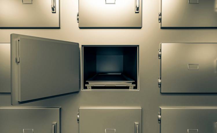 Miał zabalsamować ciało kobiety. Wtedy na niego spojrzała. Szok w domu pogrzebowym