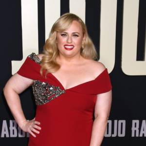 Odmieniona Rebel Wilson jako Britney Spears w nowym filmie Netflixa! [ZDJĘCIA, WIDEO]