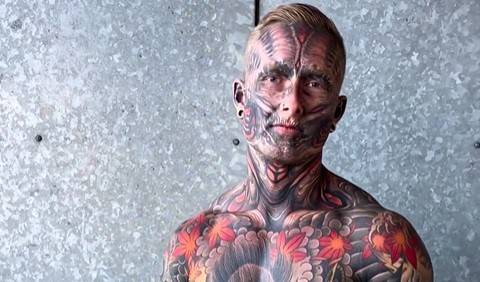 Wytatuował prawie całe ciało. Rodzice go nie akceptują, nie może znaleźć dziewczyny