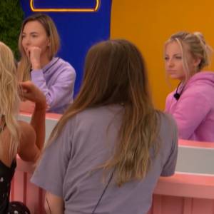 "Love Island 7". Ola pokłóciła się z Alicją. Widzowie bez litości dla drugiej Islanderki: "pokazała swoją drugą twarz"