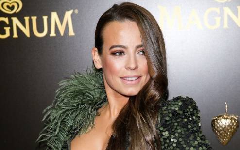 Anna Mucha zrzuciła stanik. Aktorka topless rozgrzała internautów