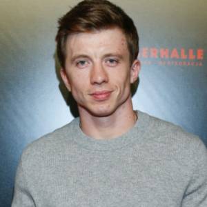 Alan Andersz pokazał zdjęcie ze szkoły. Fani: "Co jak co, ale stylówki lat 90. są niepodrabialne"