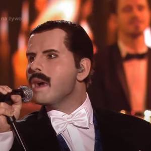 Sławomir jako Freddie Mercury w świątecznym przeboju Queen. Fenomenalny występ w "Twoja twarz brzmi znajomo" [WIDEO]