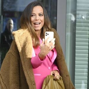 Anna Mucha tuż po kąpieli. Uwagę zwraca niebanalne tło! "Napawam się" [ZDJĘCIE]