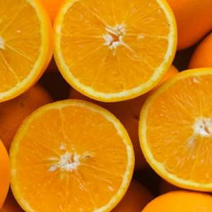 Zorganizowali bitwę na pomarańcze. Kilka osób trafiło do szpitala