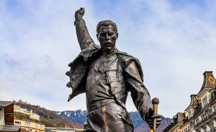 Kot, który wygląda jak Freddie Mercury? Musicie to zobaczyć! [FOTO]