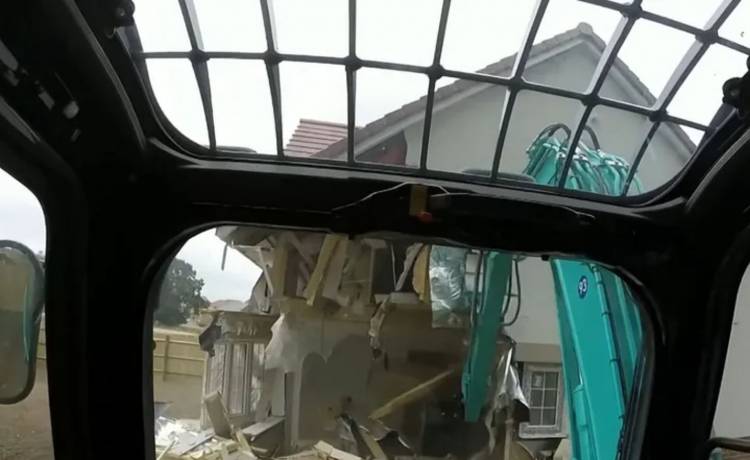 Wielka Brytania. Nie dopłacił 3,5 tys. funtów, budowlańcy zburzyli mu pół domu