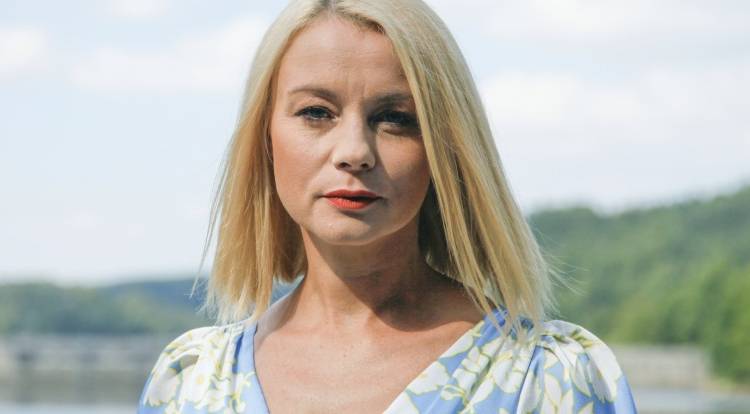 "Pierwsza miłość". Śmierć w serialu i kolejne tajemnice. Marcin oszukiwał Emilkę? Widzowie grzmią w komentarzach! 