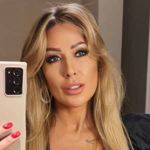 Sylwia Peretti rozgrzewa Internet. Wyeksponowała głęboki dekolt w zmysłowej bieliźnie! [FOTO]