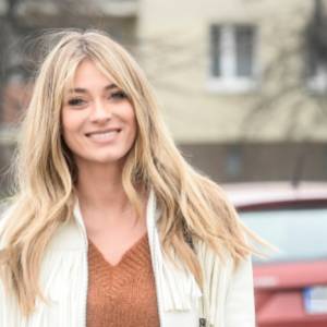 Marcelina Zawadzka eksponuje wdzięki w oknie. "Może jakaś sesja do Playboya?"