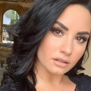 Demi Lovato chwali się ciążowym brzuszkiem?! Zobaczcie jak wygląda! 