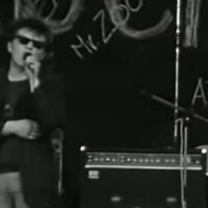 Jak ludzie bawili się 40 lat temu na festiwalach? Muniek Staszczyk pokazał, co działo się w Jarocinie! [WIDEO]