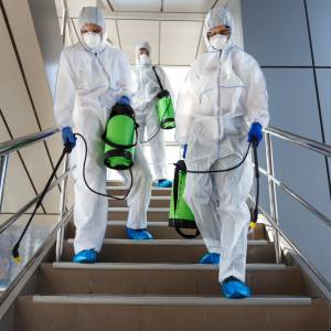 W obawie przed mutacją Omikron. Obostrzenia tuż... tuż! Szykuje się obowiązek kwarantanny? 