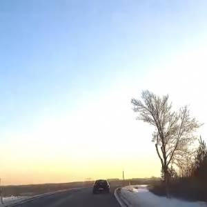 Takie zdarzenia uczą pokory? Wyprzedzała i chwilę później była w rowie [WIDEO]