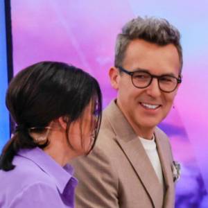 Maciej Kurzajewski przyjmuje gratulacje. Przekazał radosne wieści