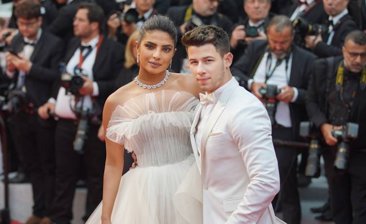 Nick Jonas i Priyanka Chopra zostali rodzicami. Ciąża była wielką tajemnicą! [FOTO]