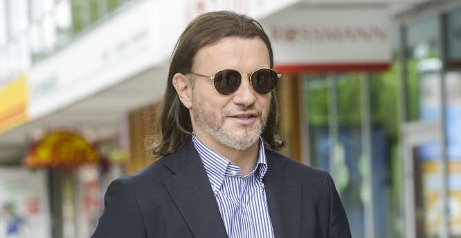 Radosław Majdan wysłał Antoniemu Królikowskiemu SMS-a. Wiemy, co napisał aktorowi