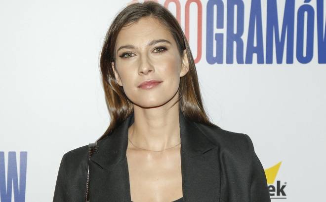 Gwiazda "Zakochanych po uszy" oddała się w ręce specjalisty i doznała szoku! Kamila Kamińska pokazała efekt metamorfozy                           