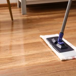 Wystarczą 3 składniki z kuchni, by twoje panele lśniły jak nowe! Sprawdź ten trik