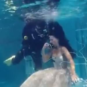 Justyna Steczkowska topiła się pod wodą! Teraz śmiało pozuje w podwodnych kadrach