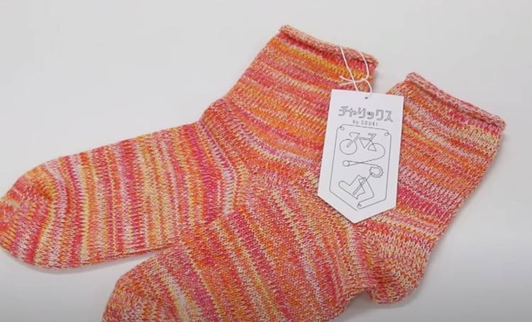 Rower, który dzierga skarpety?! Ten wynalazek to hit! Jak działa? [WIDEO]