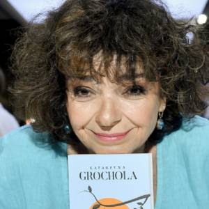 Katarzyna Grochola zapozowała w bikini. "Portret kobiety szczęśliwej" [FOTO]